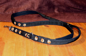 Neopren und Gurtband schwarz, Stickfaden orange meliert